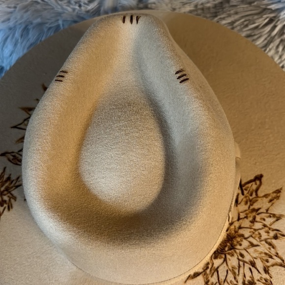 100 percent wool custom burned cowboy hat. - Picture 6 of 8